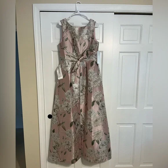 Kay Unger Lilianna Gown NWT - Picture 7 of 11